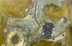 213704A610 Nắp che cam dưới D4CB