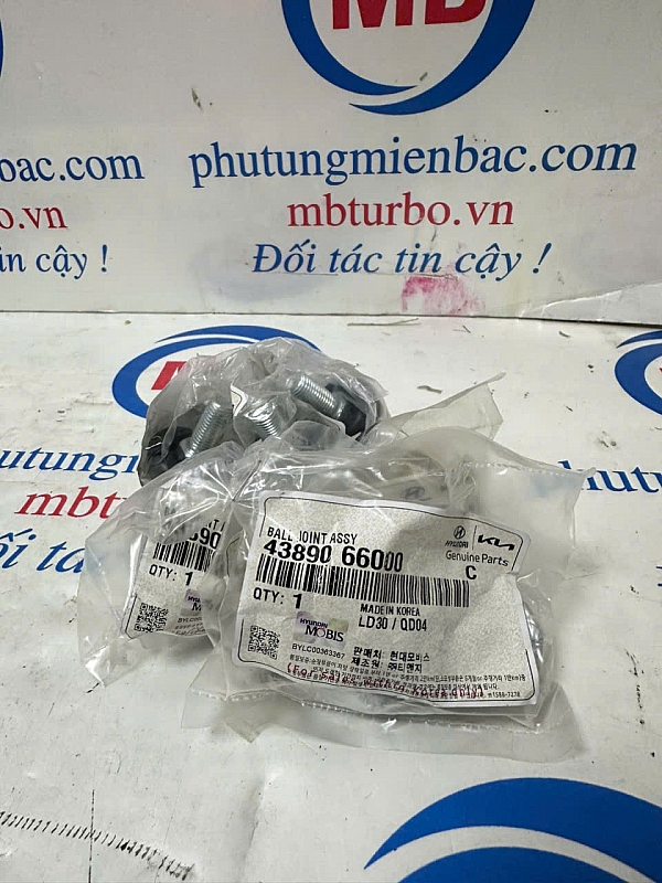 4389066000 Đầu rotuyn thanh mở cửa bung County