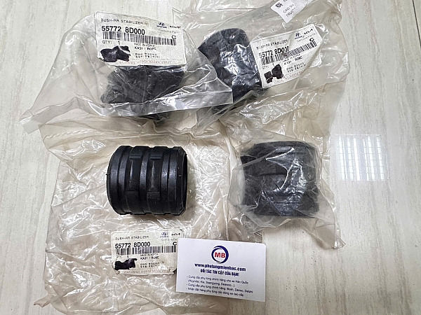 557728D000 Cao su cân bằng sau Univer