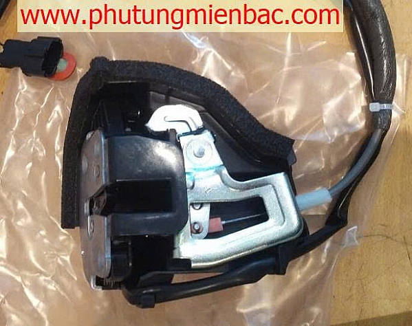 81410A9010 Ổ khóa ngậm cửa sau trái Sedona 