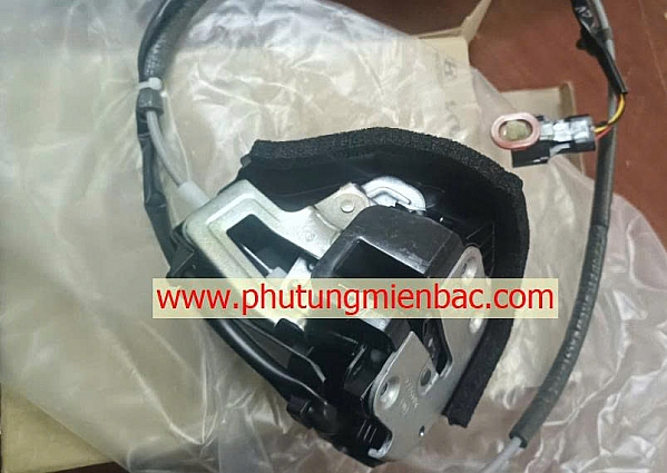 81420A9010 Ổ khóa ngậm cửa sau phải Sedona