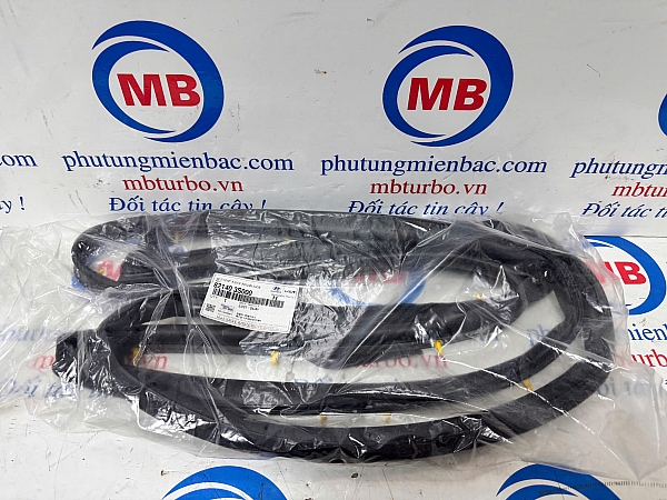 821403S000 Gioăng cửa trước phải Sonata