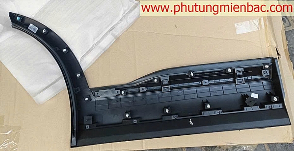 87731S1AB0SCR Ốp ngoài cửa sau trái Santafe 2021