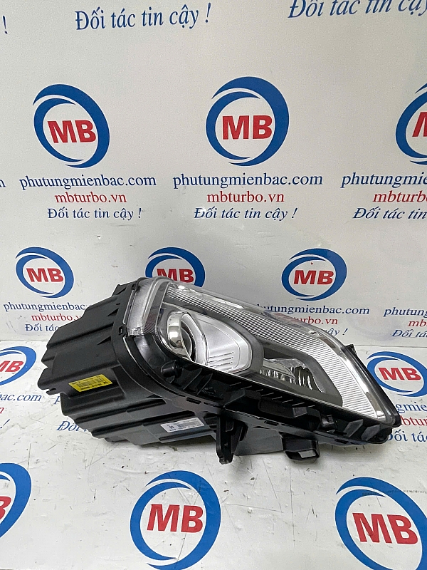 92101J9100 Đèn pha trái Kona 