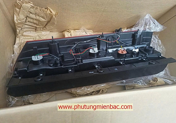 9240259100 Đèn hậu phải Hyundai Solati