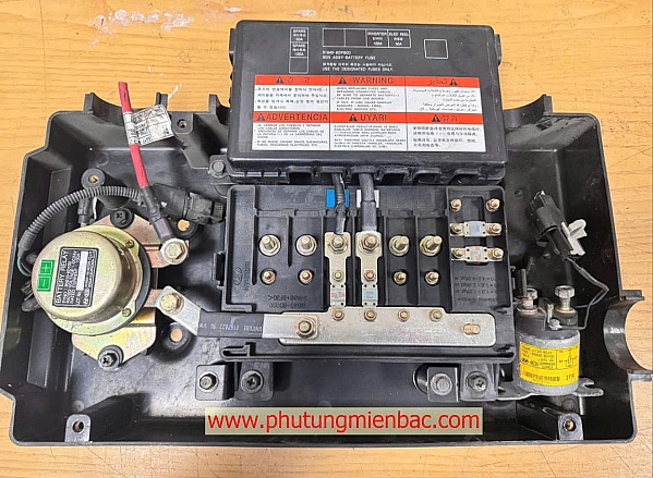 952698D500 Hộp rơ le acquy Univer