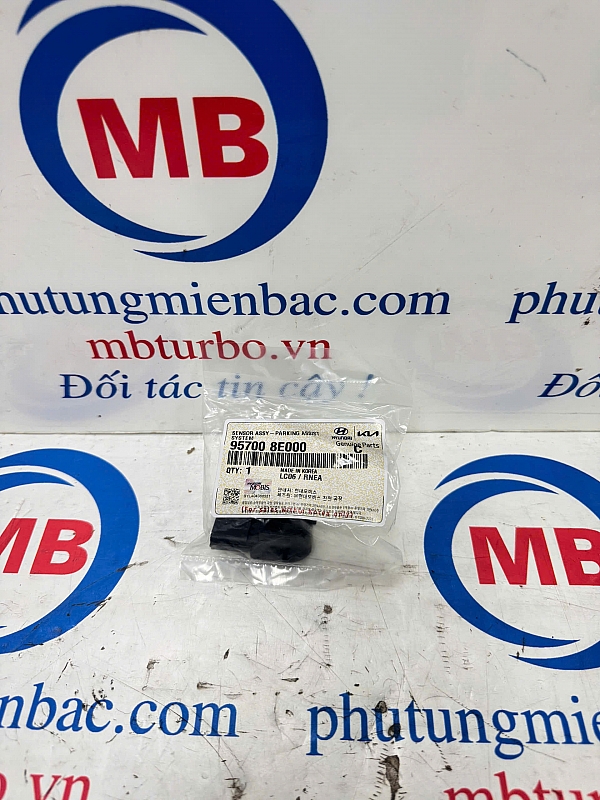 957008E000 Cảm biến báo dừng đỗ Univer